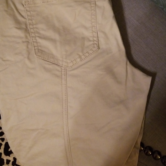 CHICO'S KHAKIS. - Picture 5 of 6